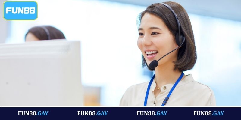 Liên hệ thông qua Hotline